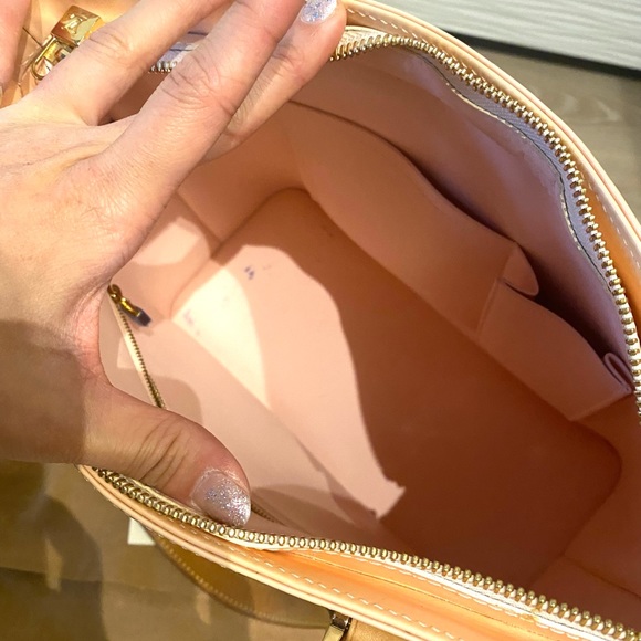 Authentic Louis Vuitton Vernis shoulder Bag Pink - Picture 5 of 7